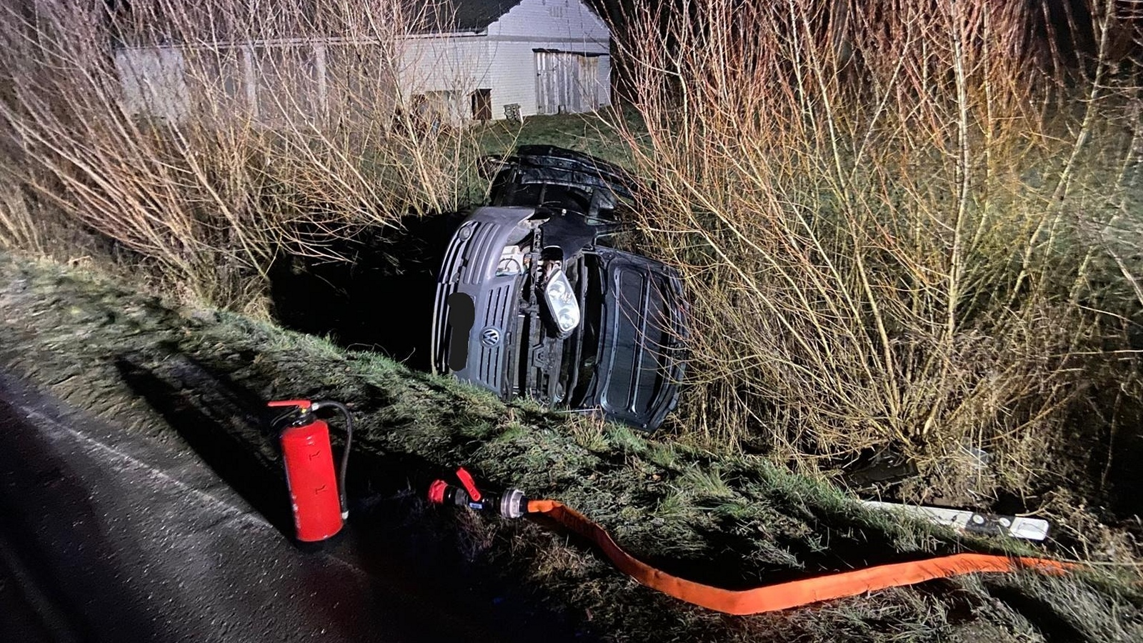 Alleinunfall auf der B 241 bei Dalhausen – Zwei Insassen leicht verletzt