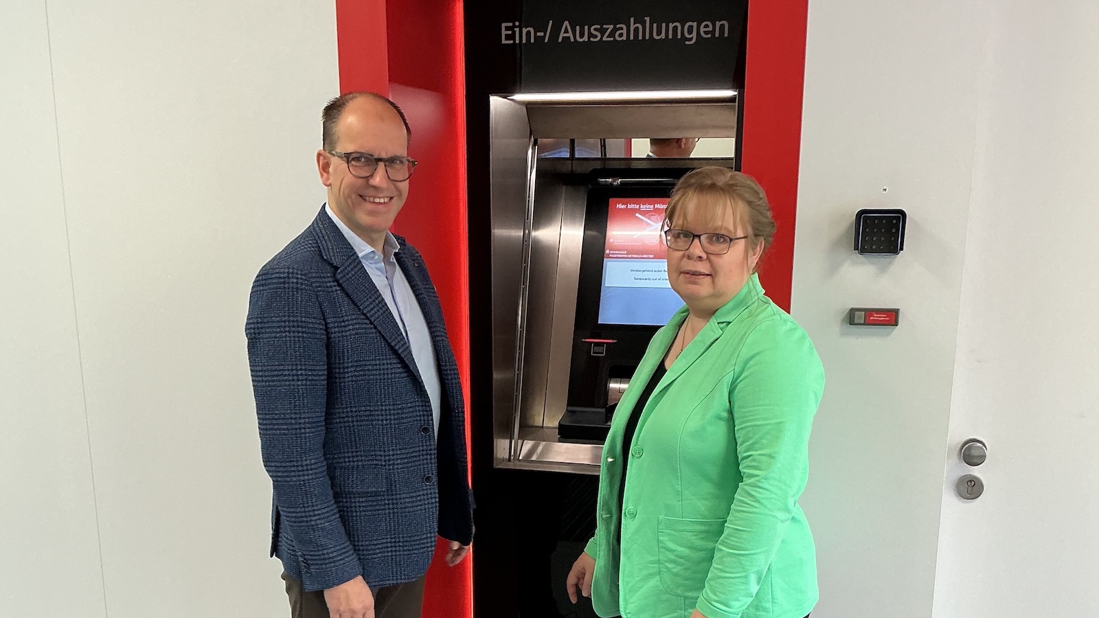 Sparkasse nimmt Geldautomat in Nieheim wieder in Betrieb